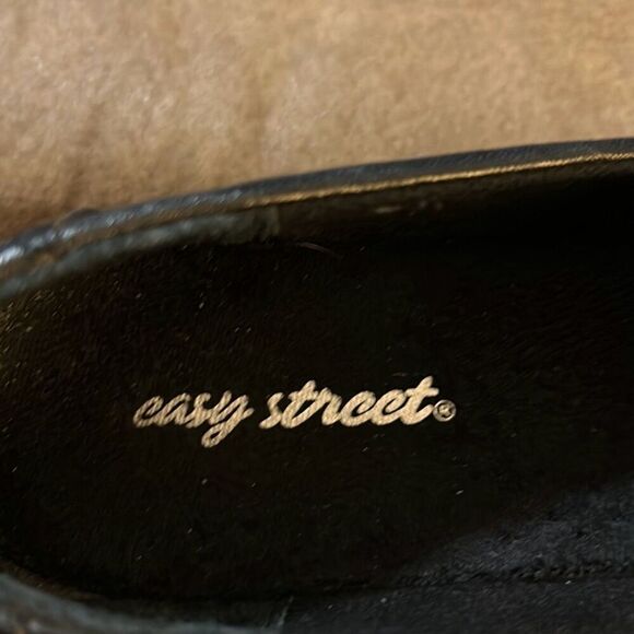 Easy Street Women's Gage Flat. Size 7. Black. EUC - Picture 6 of 10